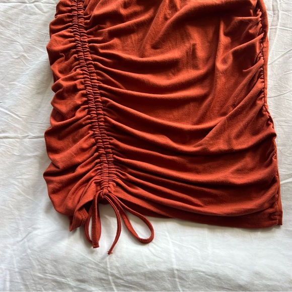 Sleeveless Ruched Rust Dress - Picture 5 of 8